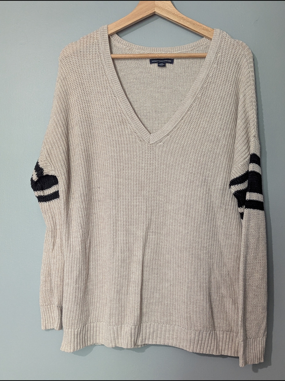 American Eagle Women's Cream V-Neck Knit Sweater 90s Grunge Y2K Casual